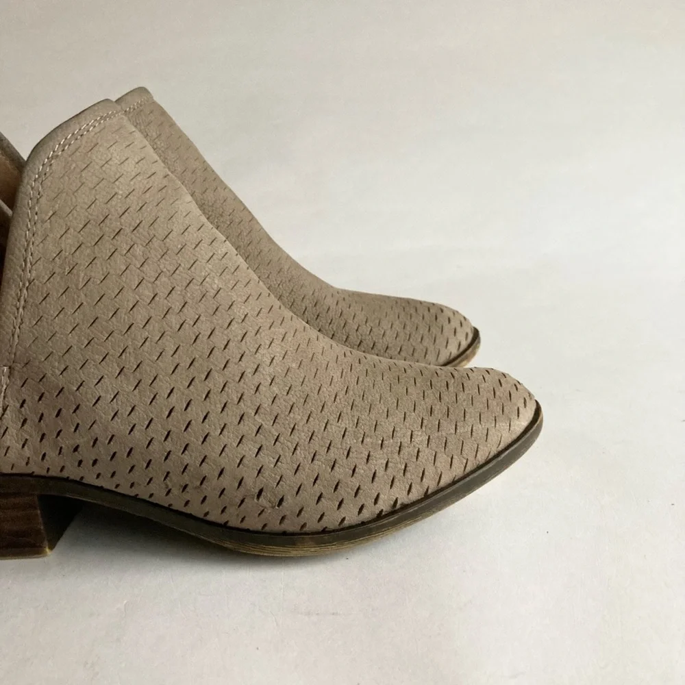 Lucky Brand Cream Leather Ankle Booties size 7 - Picture 5 of 12